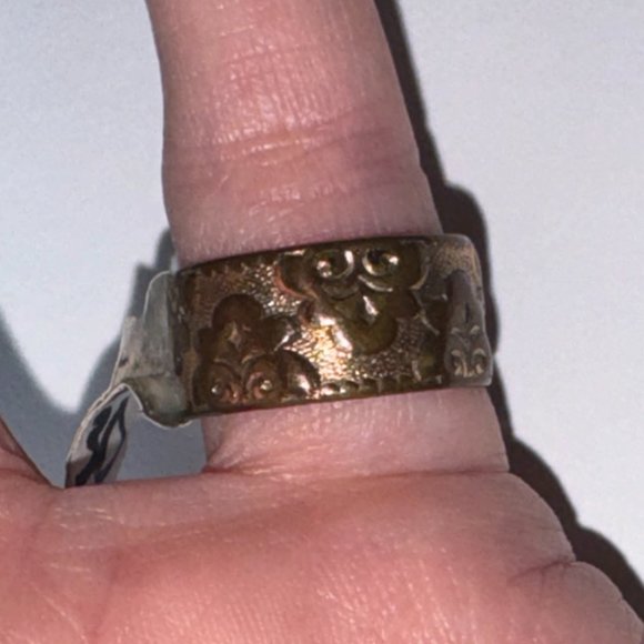 14 Kt Gp Wide Band Floral Ring, Size 6 1/2 - Picture 6 of 13